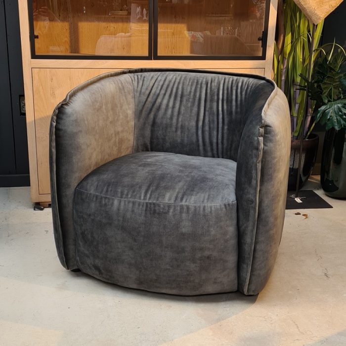 Een strakke ronde fauteuil